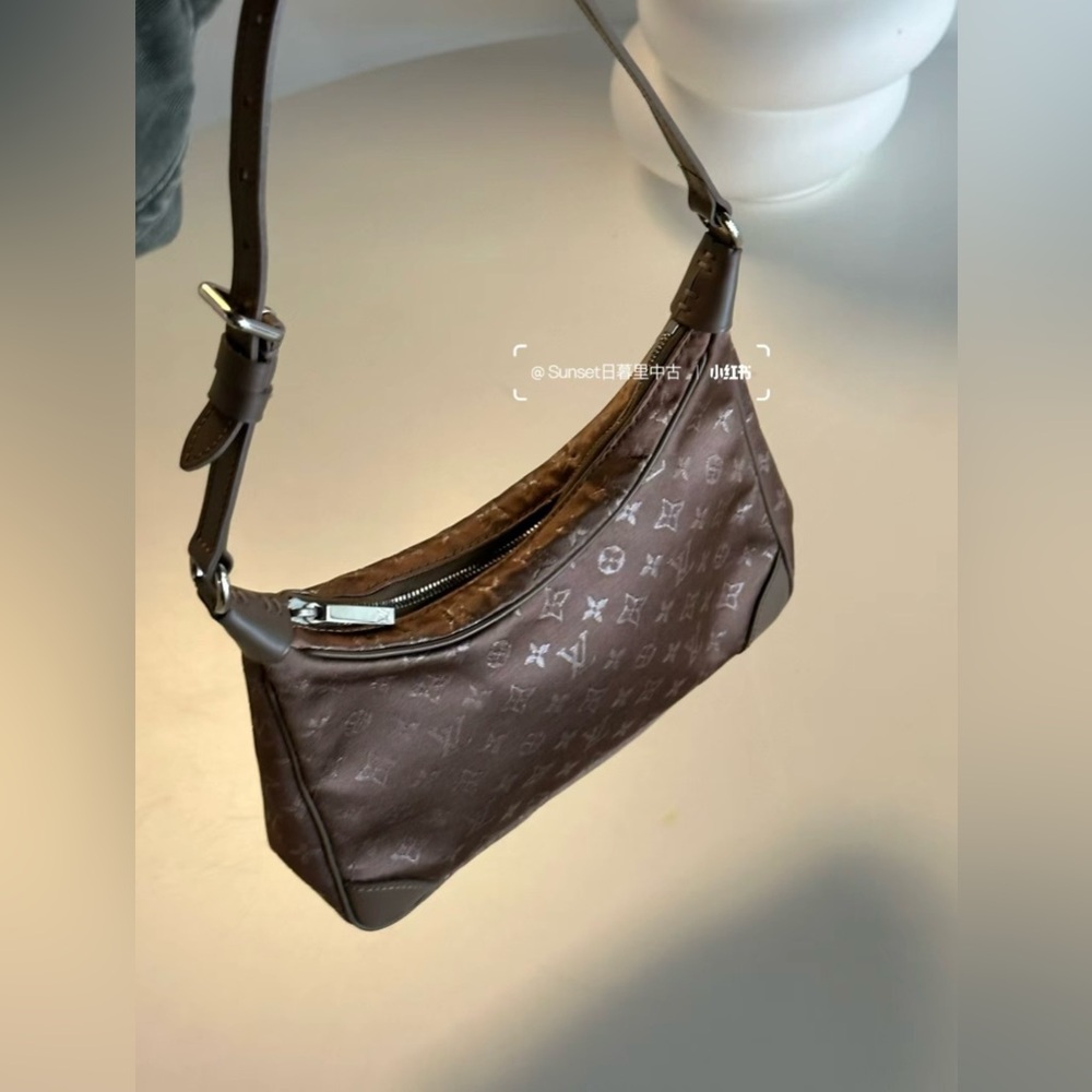 Auth🤎Louis Vuitton silk hobo shoulder bag